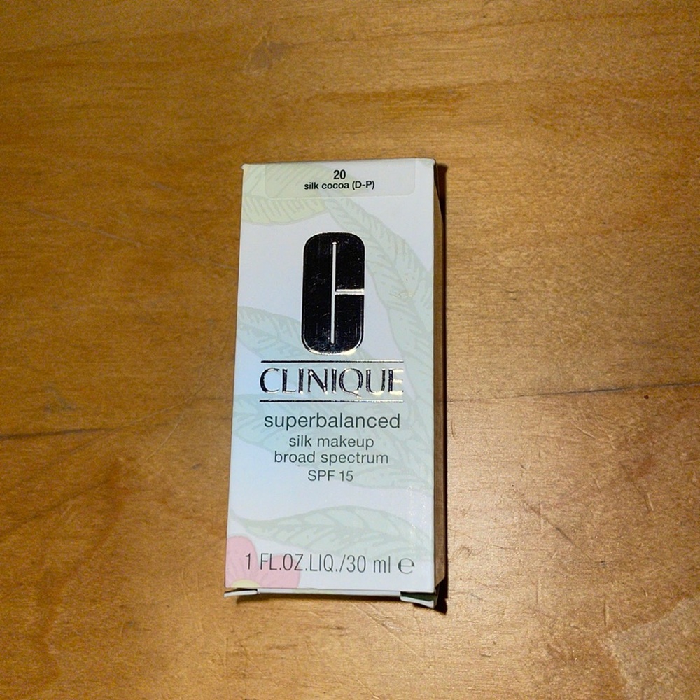 NIB Clinique Superbalanced silk makeup foundation 20 silk cocoa